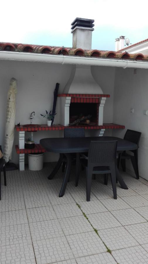 Casinha Res Do Chao Na Nazare Com Quintal E Barbecue Villa Buitenkant foto