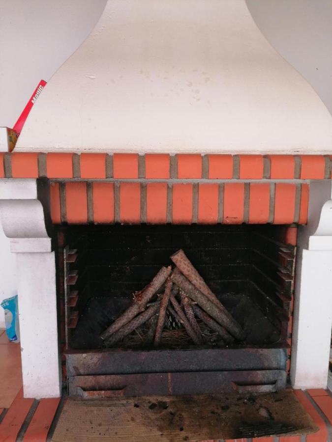 Casinha Res Do Chao Na Nazare Com Quintal E Barbecue Villa Buitenkant foto